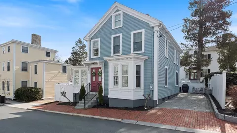 59 Boardman St, Newburyport, MA 01950