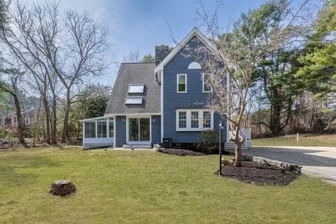 24 Windy Hill Dr, Plymouth, MA 02360