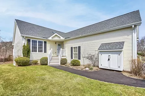 7 Blueberry Ln #7, Southborough, MA 01772
