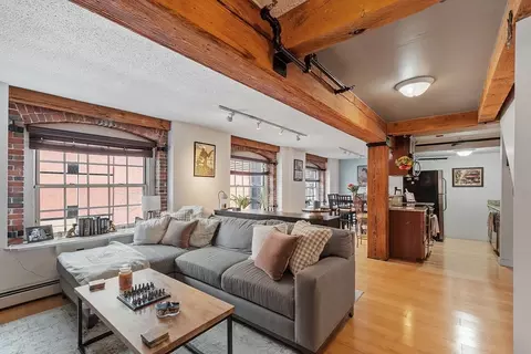 240 Jackson St #330, Lowell, MA 01852