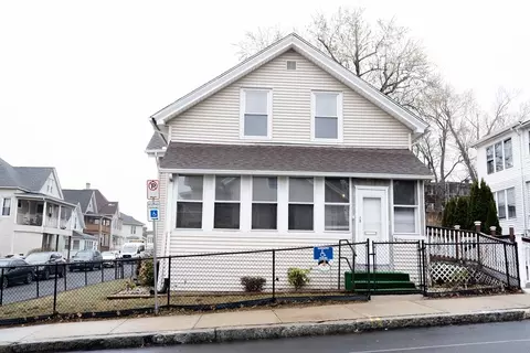 996 Dwight St, Holyoke, MA 01040