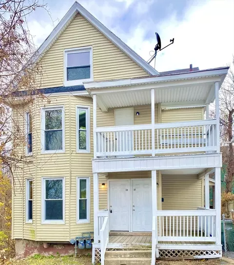 31-33 Hunt St, Springfield, MA 01108