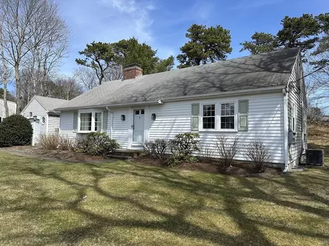 88 Center St, Yarmouth, MA 02675