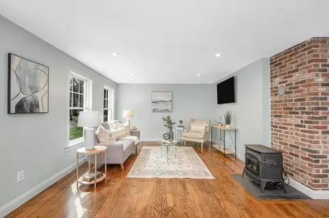Living - 29 Washington St, Boxford, MA 01921 photo 3 of 3