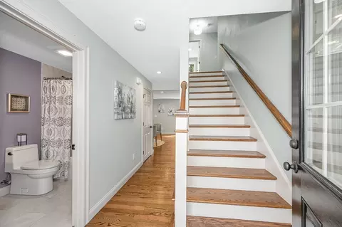 Entry Way - 29 Washington St, Boxford, MA 01921 photo 2 of 4
