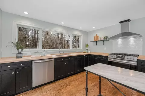 Kitchen - 29 Washington St, Boxford, MA 01921 photo 1 of 3