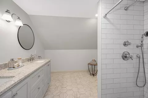Bath - 29 Washington St, Boxford, MA 01921 photo 2 of 4