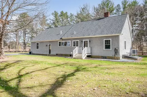 Exterior - 29 Washington St, Boxford, MA 01921 photo 5 of 6