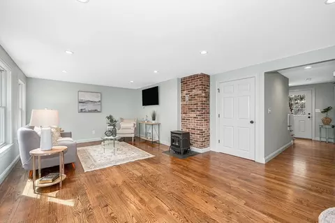 Living - 29 Washington St, Boxford, MA 01921 photo 1 of 3
