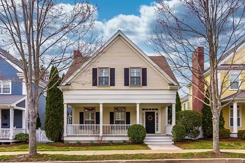 4 Maple St #4, Medfield, MA 02052