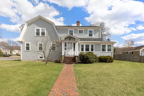 82 Pine St, Weymouth, MA 02190