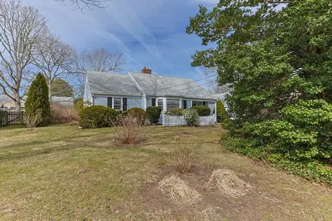 12 Charing Cross Rd, Dennis, MA 02660 photo 2
