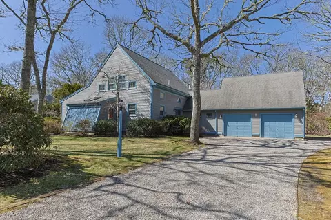 22 Noreast Dr, Harwich, MA 02645