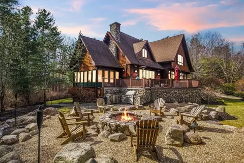 101 Elm St, Medfield, MA 02052