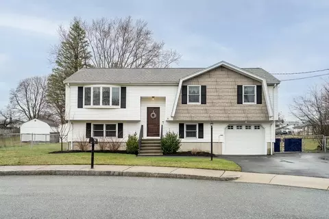 16 Brandt Dr, Woburn, MA 01801