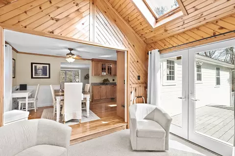 Dining - 19 Presidents Rd, Hingham, MA 02043 photo 4 of 5