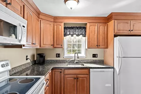 Kitchen - 19 Presidents Rd, Hingham, MA 02043 photo 2 of 4