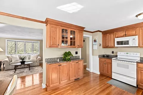 Kitchen - 19 Presidents Rd, Hingham, MA 02043 photo 4 of 4
