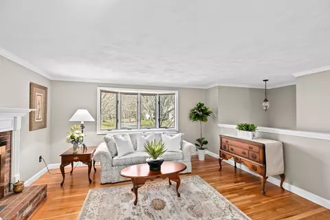 Living - 19 Presidents Rd, Hingham, MA 02043 photo 2 of 4