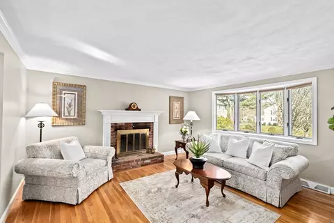 Living - 19 Presidents Rd, Hingham, MA 02043 photo 3 of 4