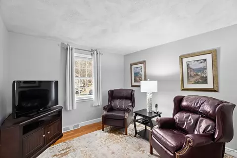 Living - 19 Presidents Rd, Hingham, MA 02043 photo 4 of 4
