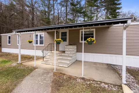 231 Park Cir, Sturbridge, MA 01566