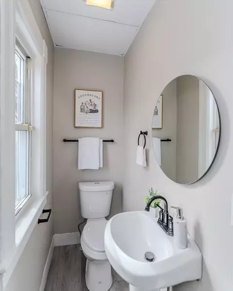 9 Ladd St, Springfield, MA 01109 photo 9