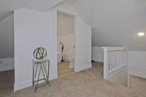 56 Colonial Ave, Springfield, MA 01109 photo 32