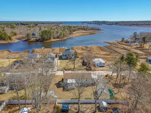 7 Roosevelt St, Wareham, MA 02571 photo 4