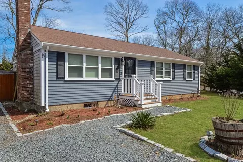 48 Kennedy Cir, Barnstable, MA 02601