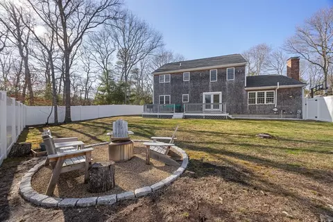 Exterior - 9 Bog River Bnd, Mashpee, MA 02649 photo 6 of 7