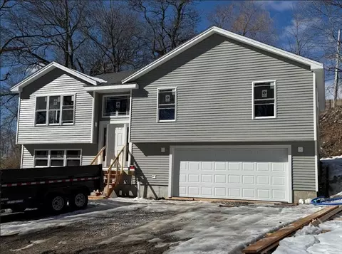136 Burncoat Ter, Worcester, MA 01605