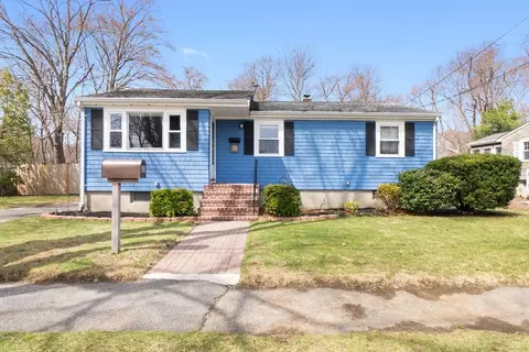 34 Longmeadow Rd, Beverly, MA 01915 photo 2