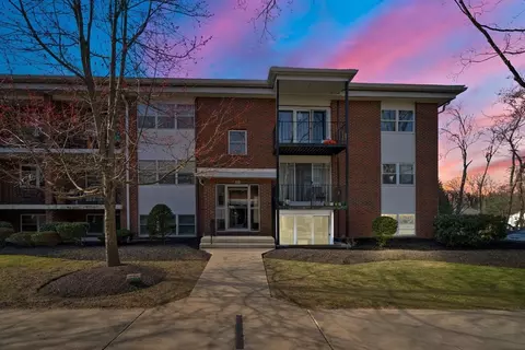 32 Pleasant Dr #16, Stoughton, MA 02072