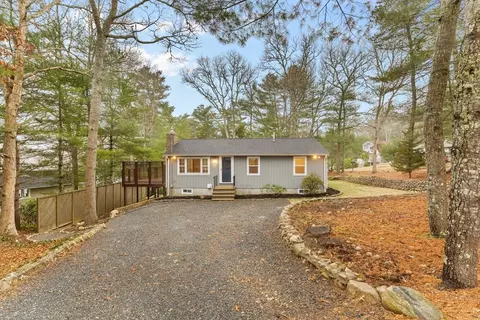 3 Compass Cir, Falmouth, MA 02536
