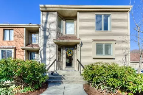 770 Salisbury St #212, Worcester, MA 01609