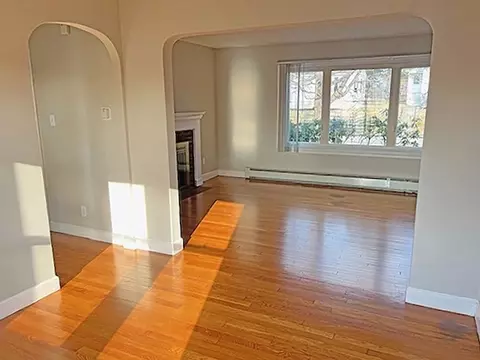Living - 17 Thornton Rd, Worcester, MA 01606 photo 2 of 3