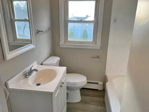 Bath - 17 Thornton Rd, Worcester, MA 01606 photo 1 of 1