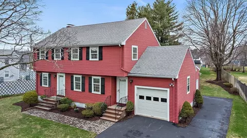 4 Canterbury Rd, Woburn, MA 01801