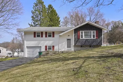 17 Ontario Dr, Hudson, MA 01749