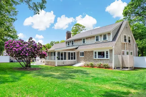 50 Deerfield Rd, Osterville, MA 02655