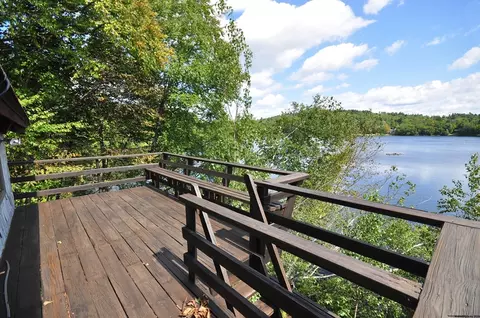 68 Porcupine Pt, Tolland, MA 01034