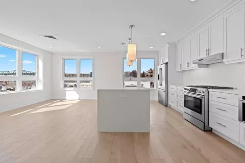 301 Border St #413, Boston, MA 02128