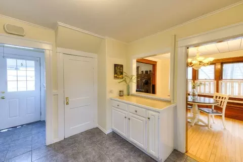 Entry Way - 4 Commonwealth Ave, Worcester, MA 01604 photo 1 of 2