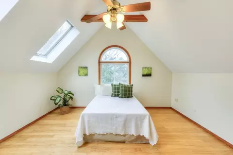 Bedroom - 4 Commonwealth Ave, Worcester, MA 01604 photo 1 of 7