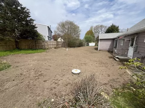 Exterior - 3 Maple St, Bourne, MA 02532 photo 3 of 4