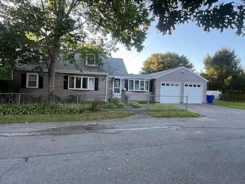 3 Maple St, Bourne, MA 02532
