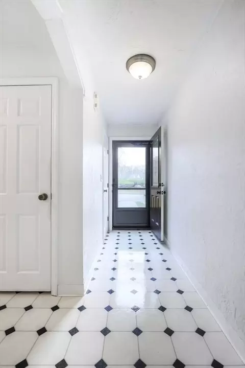 Entry Way - 16 Cobblestone #16, Worcester, MA 01606 photo 2 of 2