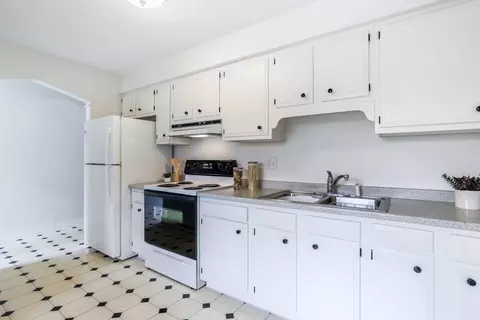 Kitchen - 16 Cobblestone #16, Worcester, MA 01606 photo 2 of 2