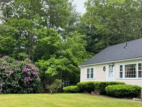 95 Anchor Ln, Cotuit, MA 02635